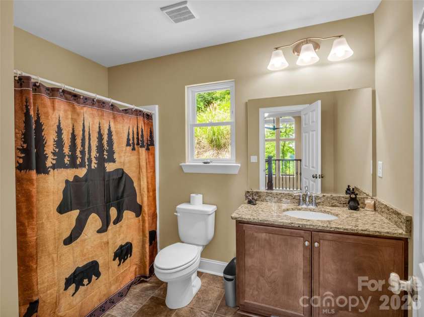 227 Snug Harbor Circle, Lake Lure, NC 28746.  MLS# CAR4380922, YatesRealty ID 22064. Upper Bath
