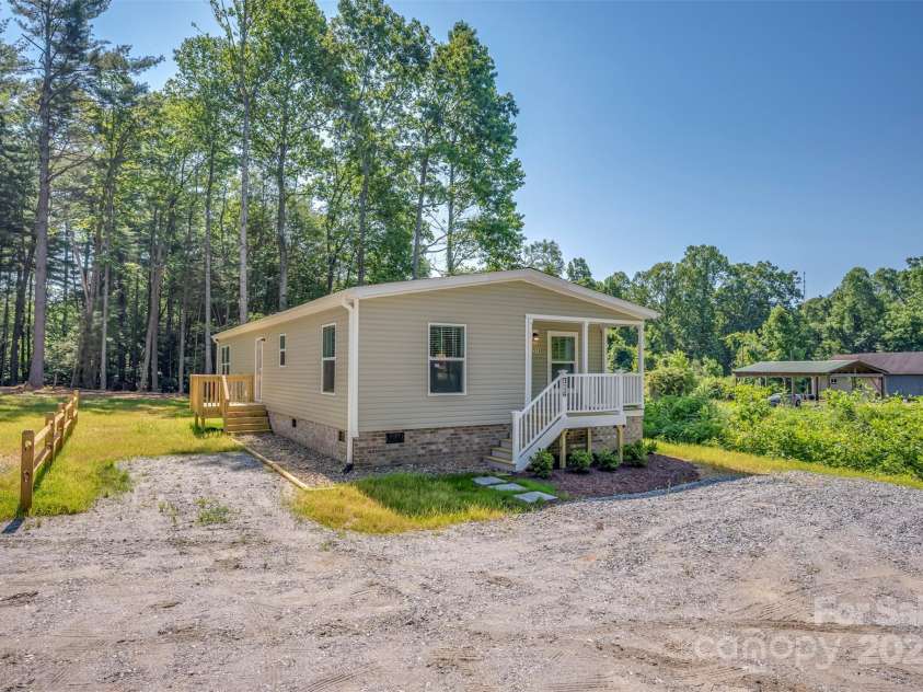 314 Mine Gap Road, East Flat Rock, NC 28726.  MLS# CAR4274648, YatesRealty ID 22066. 