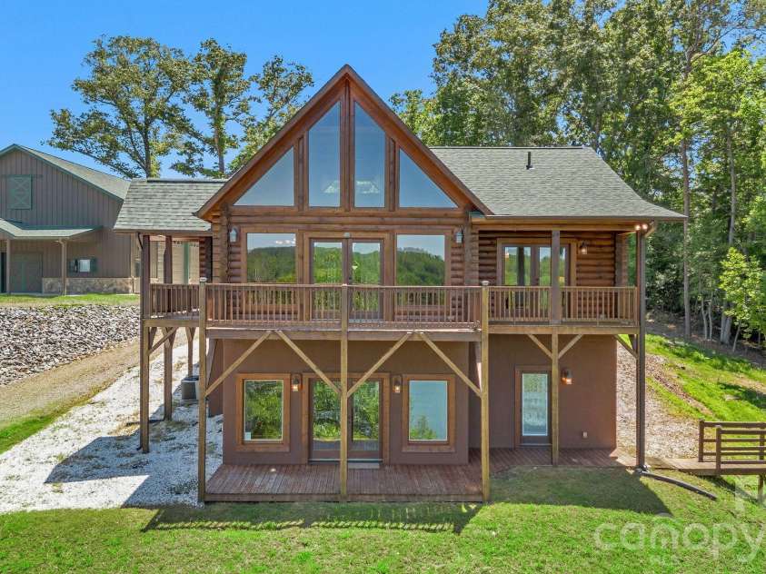 318 Heron Point Drive, Wilkesboro, NC 28697.  MLS# CAR4382408, YatesRealty ID 22066. 