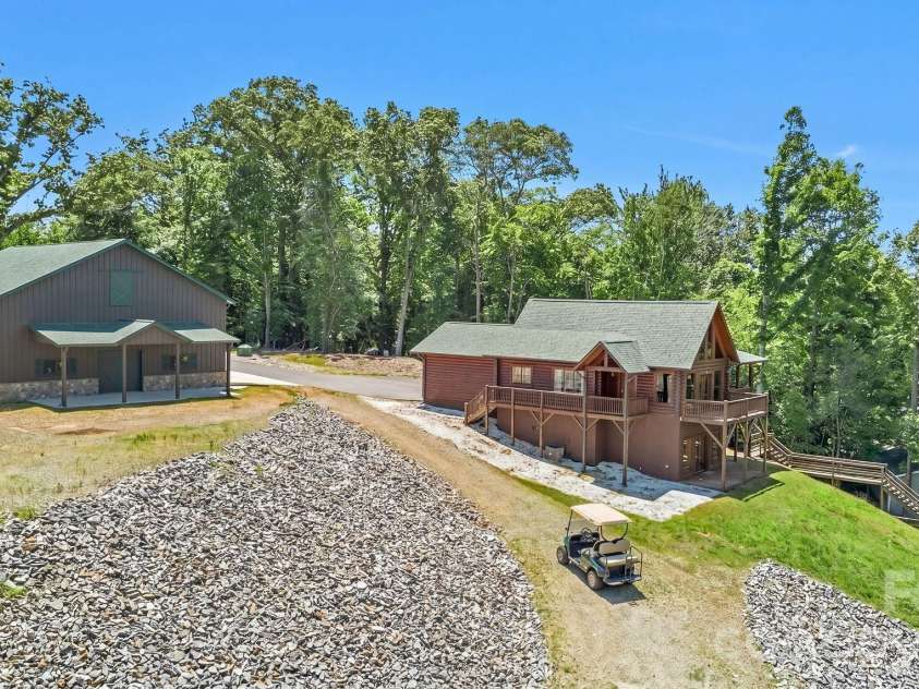 318 Heron Point Drive, Wilkesboro, NC 28697.  MLS# CAR4382408, YatesRealty ID 22066. 