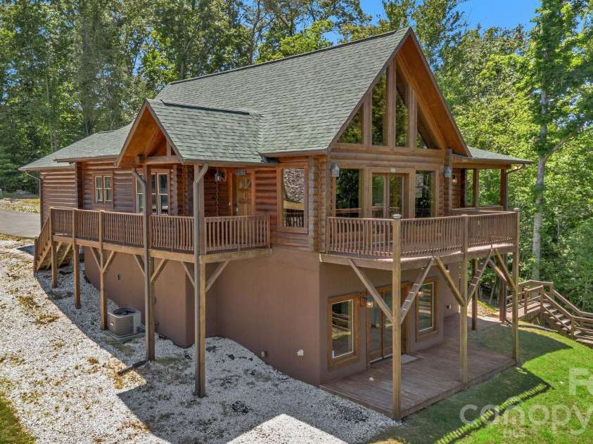 318 Heron Point Drive, Wilkesboro, NC 28697.  MLS# CAR4382408, YatesRealty ID 22066. 