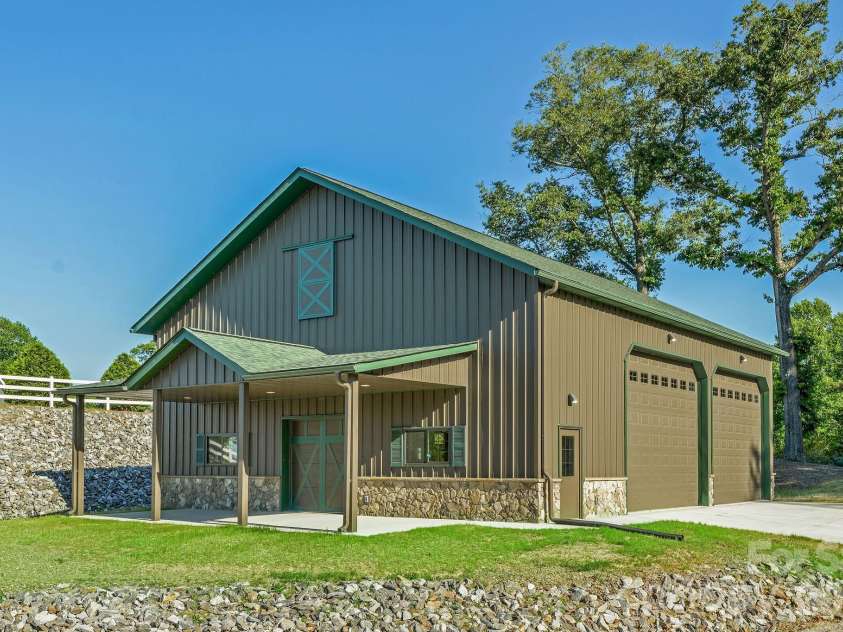 318 Heron Point Drive, Wilkesboro, NC 28697.  MLS# CAR4382408, YatesRealty ID 22066. 