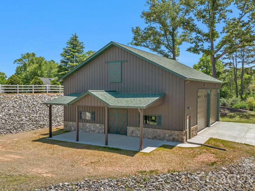 318 Heron Point Drive, Wilkesboro, NC 28697.  MLS# CAR4382408, YatesRealty ID 22066. 