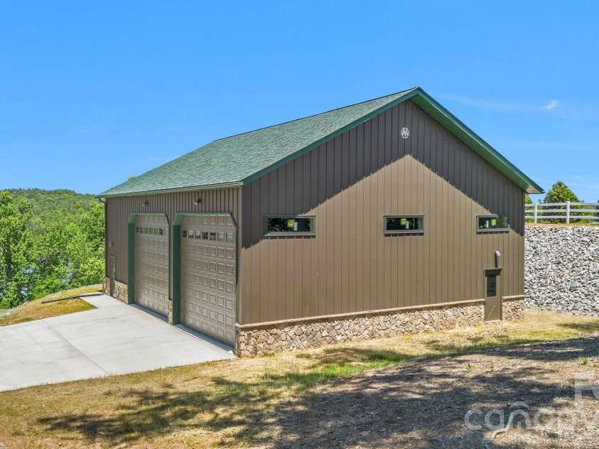 318 Heron Point Drive, Wilkesboro, NC 28697.  MLS# CAR4382408, YatesRealty ID 22066. 