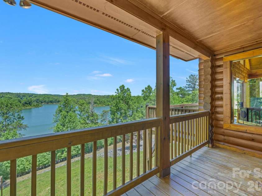 318 Heron Point Drive, Wilkesboro, NC 28697.  MLS# CAR4382408, YatesRealty ID 22066. 