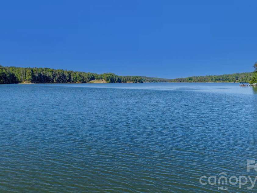318 Heron Point Drive, Wilkesboro, NC 28697.  MLS# CAR4382408, YatesRealty ID 22066. 