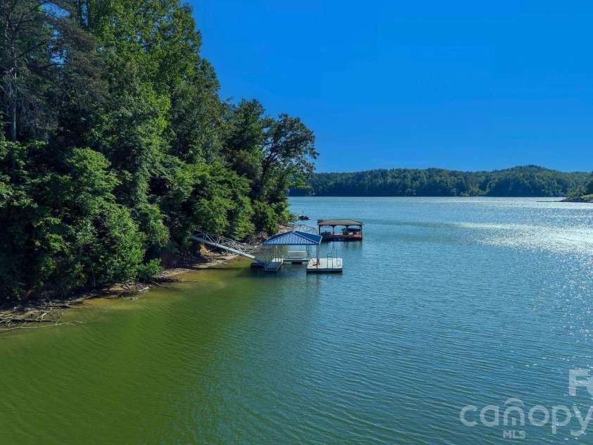 318 Heron Point Drive, Wilkesboro, NC 28697.  MLS# CAR4382408, YatesRealty ID 22066. 