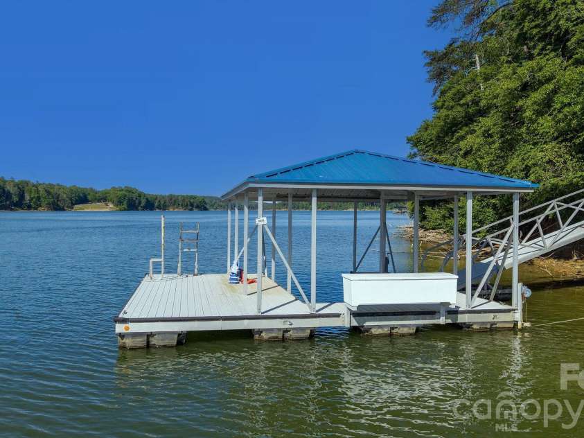 318 Heron Point Drive, Wilkesboro, NC 28697.  MLS# CAR4382408, YatesRealty ID 22066. 