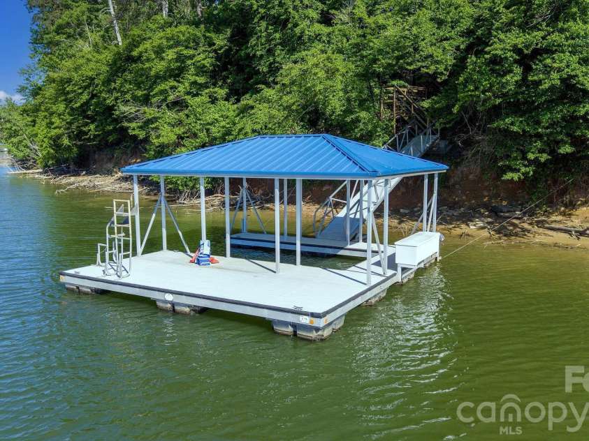 318 Heron Point Drive, Wilkesboro, NC 28697.  MLS# CAR4382408, YatesRealty ID 22066. 