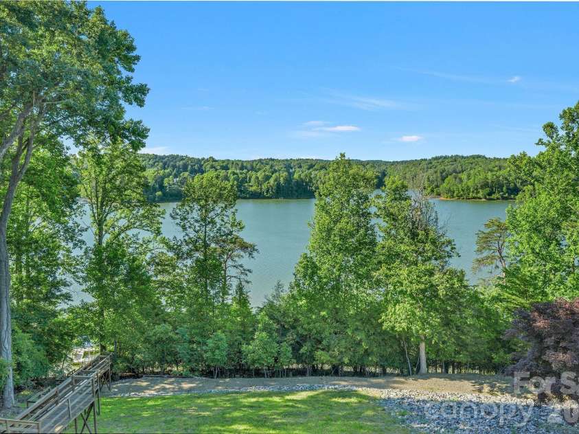 318 Heron Point Drive, Wilkesboro, NC 28697.  MLS# CAR4382408, YatesRealty ID 22066. 