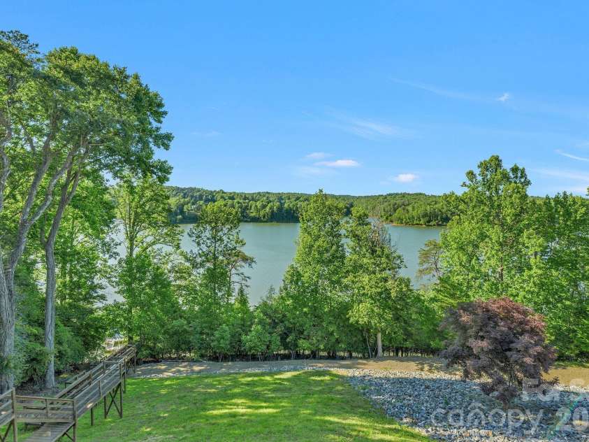 318 Heron Point Drive, Wilkesboro, NC 28697.  MLS# CAR4382408, YatesRealty ID 22066. 