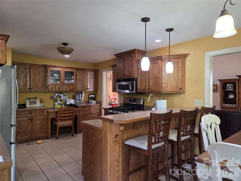 5510 Land Harbour Drive, Granite Falls, NC 28630.  MLS# CAR4382565, YatesRealty ID 22067. Kitchen