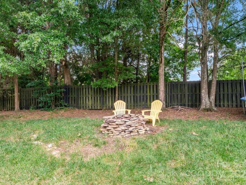 2907 Meherrin Court, Waxhaw, NC 28173.  MLS# CAR4150475, YatesRealty ID 2207. Fire pit