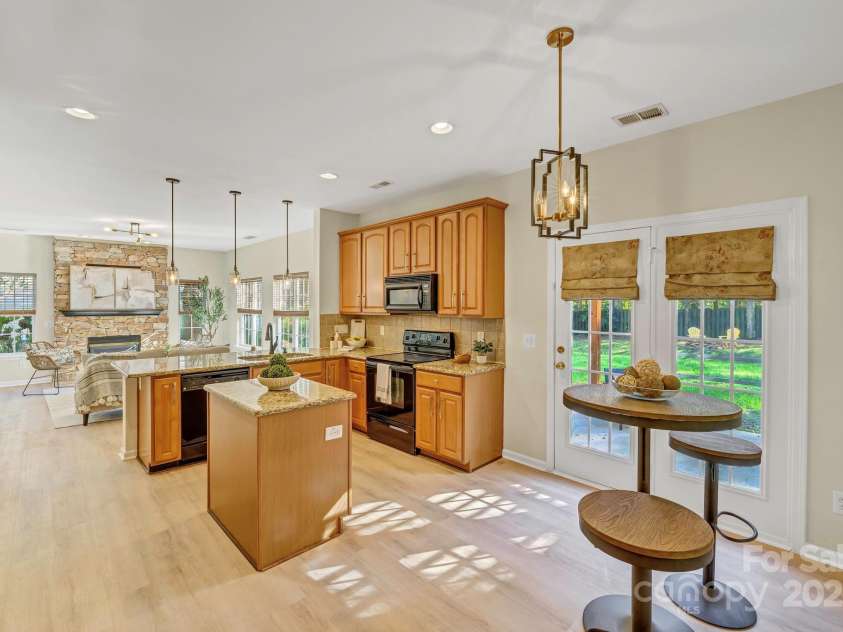 2907 Meherrin Court, Waxhaw, NC 28173.  MLS# CAR4150475, YatesRealty ID 2207. Kitchen