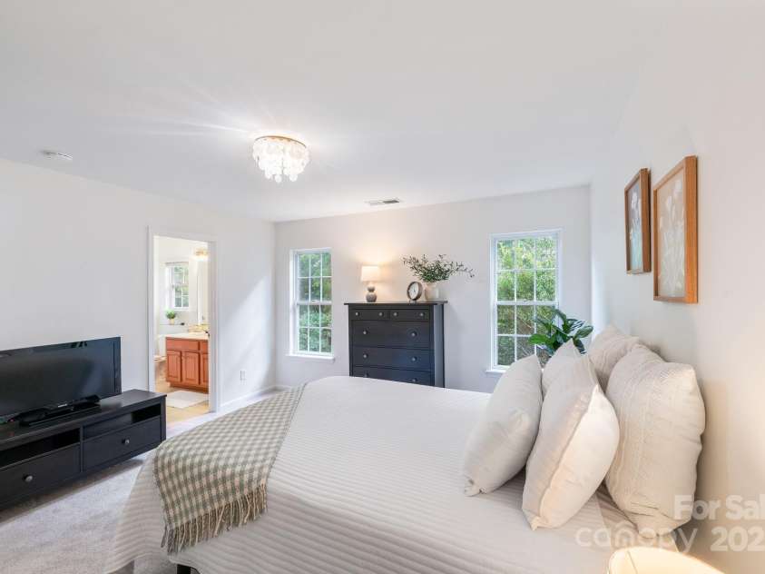 2907 Meherrin Court, Waxhaw, NC 28173.  MLS# CAR4150475, YatesRealty ID 2207. Primary Bedroom with En-suite