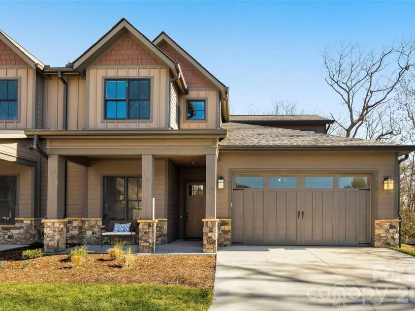 65 Chimney Chase Trail, Hendersonville, NC 28739.  MLS# CAR4382597, YatesRealty ID 22070. 