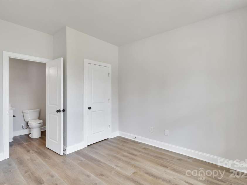 1809 Country Club Road, Lincolnton, NC 28092.  MLS# CAR4295144, YatesRealty ID 22071. 