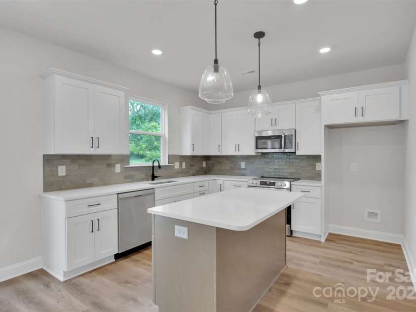 1809 Country Club Road, Lincolnton, NC 28092.  MLS# CAR4295144, YatesRealty ID 22071. 