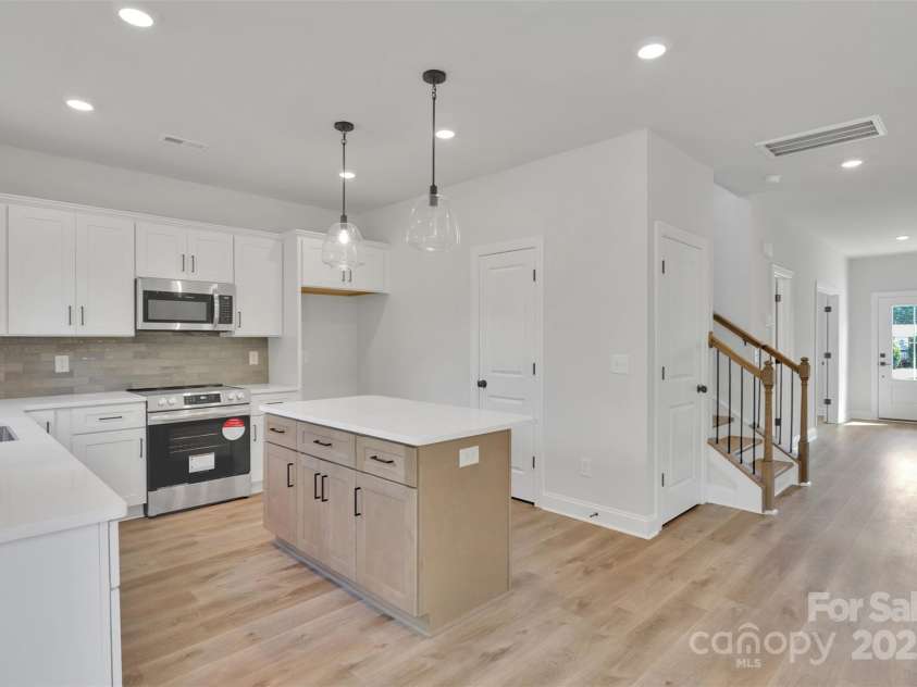 1809 Country Club Road, Lincolnton, NC 28092.  MLS# CAR4295144, YatesRealty ID 22071. 