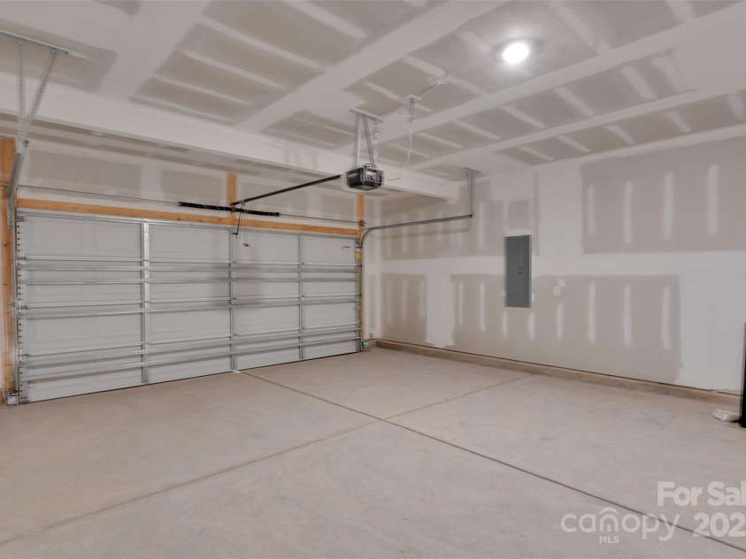 1809 Country Club Road, Lincolnton, NC 28092.  MLS# CAR4295144, YatesRealty ID 22071. 