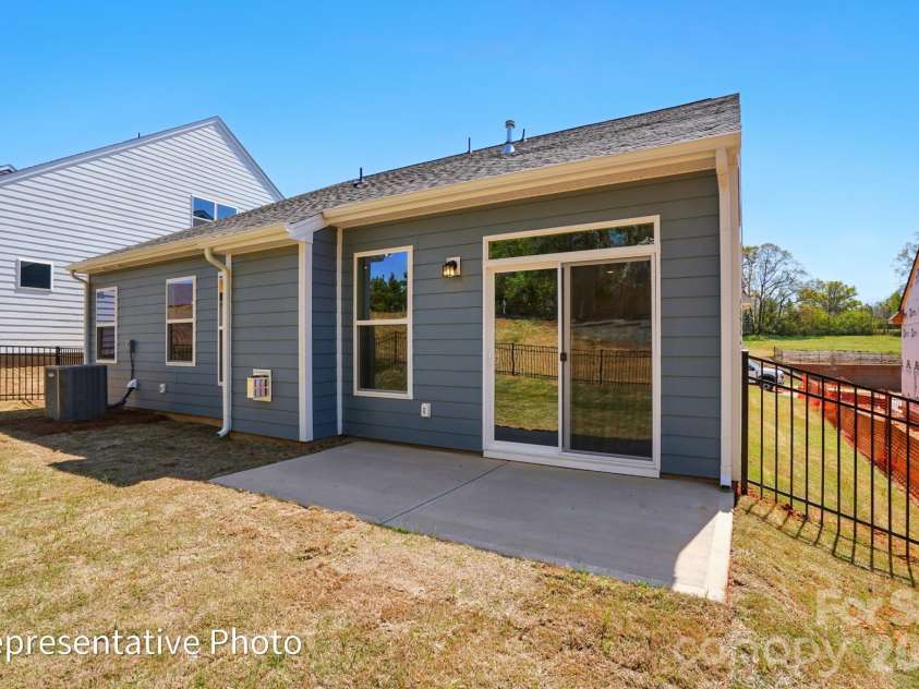 3001 Old Glory Drive, Gastonia, NC 28056.  MLS# CAR4382614, YatesRealty ID 22071. 