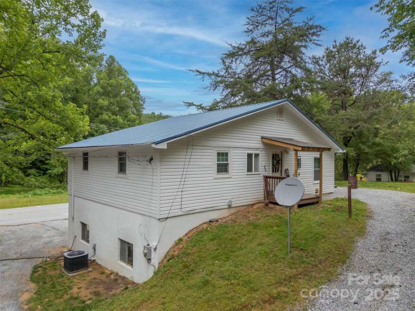 4250 Chimney Rock Road, Hendersonville, NC 28792.  MLS# CAR4270903, YatesRealty ID 22072. 