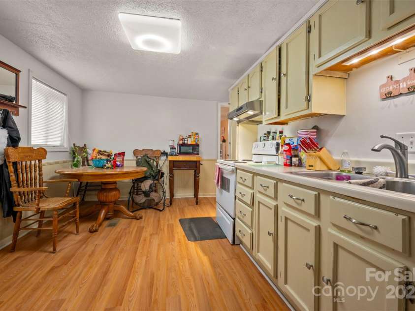 4250 Chimney Rock Road, Hendersonville, NC 28792.  MLS# CAR4270903, YatesRealty ID 22072. 