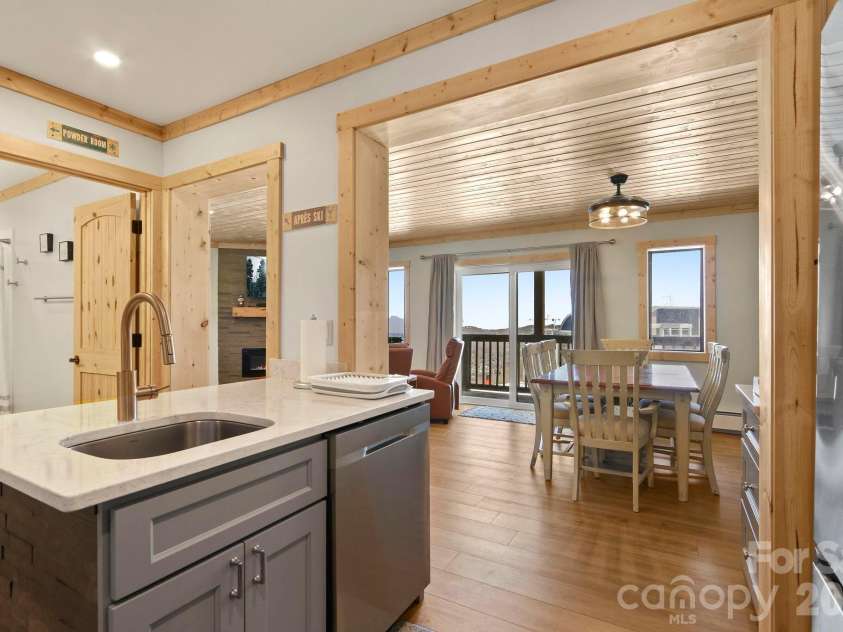 104 Sugar Ski Drive, Banner Elk, NC 28604.  MLS# CAR4382624, YatesRealty ID 22073. 