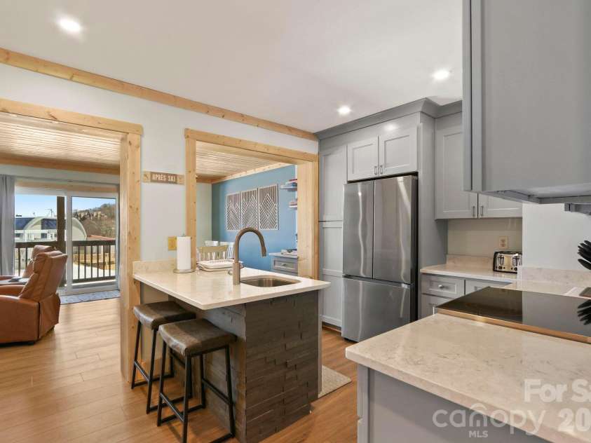104 Sugar Ski Drive, Banner Elk, NC 28604.  MLS# CAR4382624, YatesRealty ID 22073. 