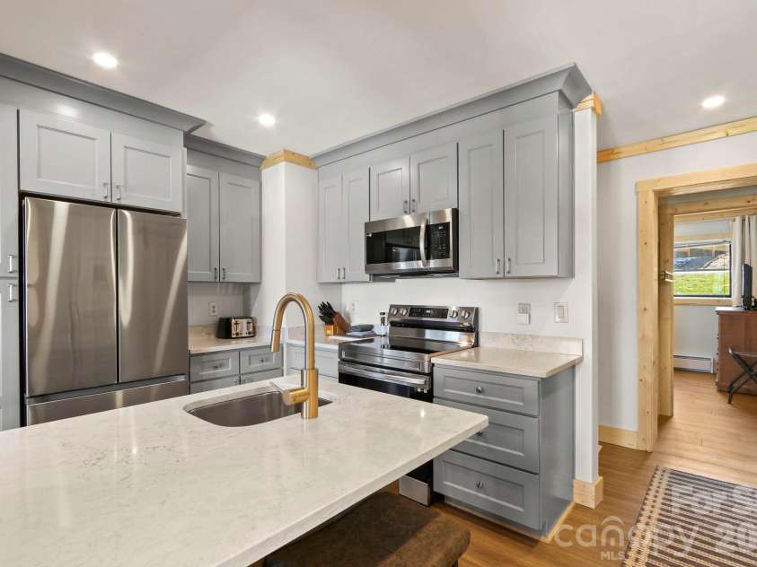 104 Sugar Ski Drive, Banner Elk, NC 28604.  MLS# CAR4382624, YatesRealty ID 22073. 