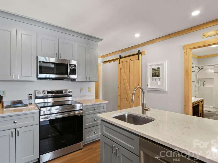 104 Sugar Ski Drive, Banner Elk, NC 28604.  MLS# CAR4382624, YatesRealty ID 22073. 