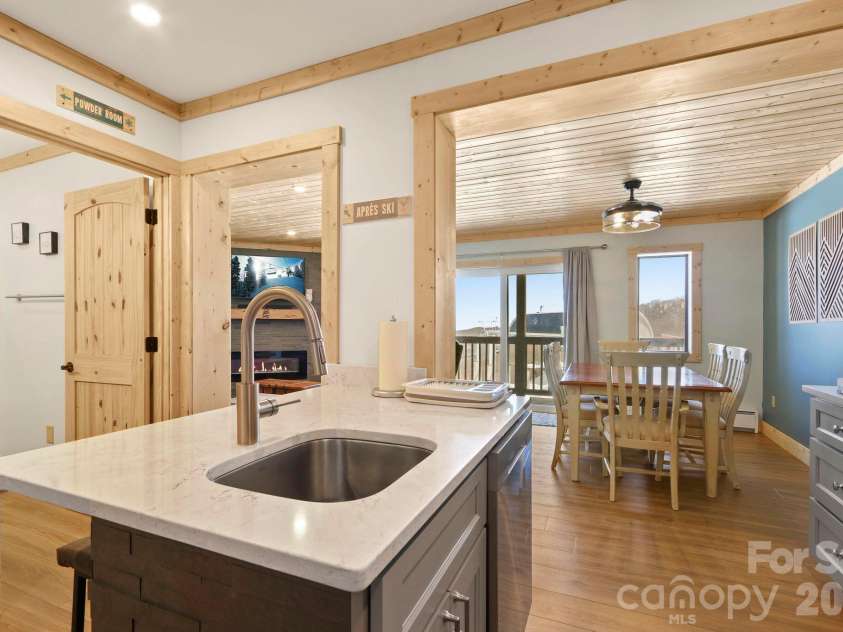 104 Sugar Ski Drive, Banner Elk, NC 28604.  MLS# CAR4382624, YatesRealty ID 22073. 
