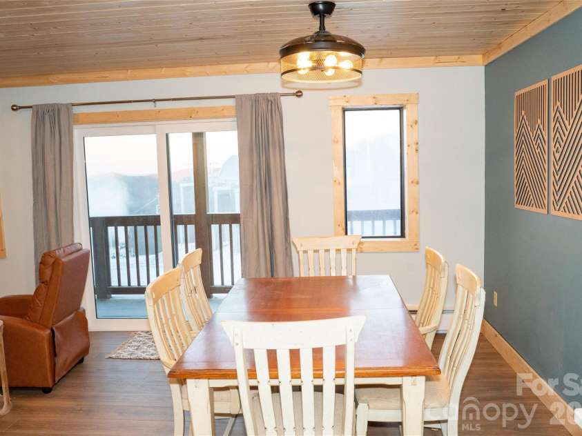 104 Sugar Ski Drive, Banner Elk, NC 28604.  MLS# CAR4382624, YatesRealty ID 22073. 