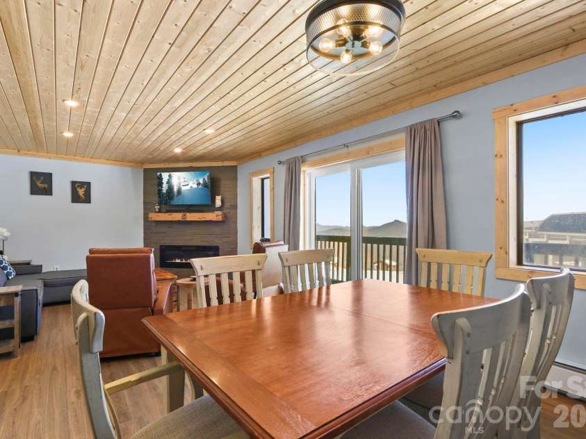 104 Sugar Ski Drive, Banner Elk, NC 28604.  MLS# CAR4382624, YatesRealty ID 22073. 