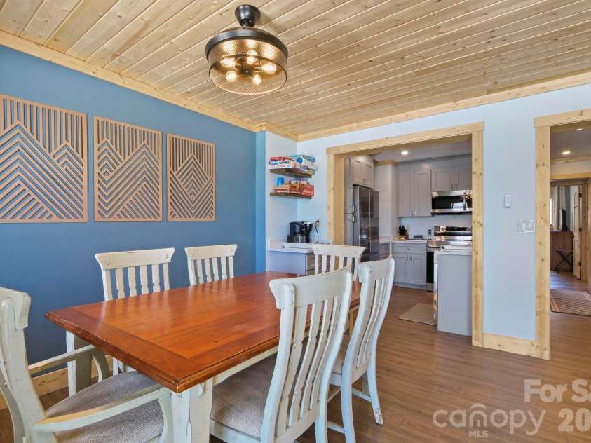 104 Sugar Ski Drive, Banner Elk, NC 28604.  MLS# CAR4382624, YatesRealty ID 22073. 