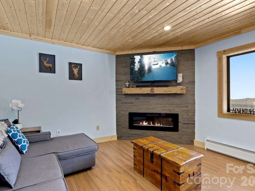 104 Sugar Ski Drive, Banner Elk, NC 28604.  MLS# CAR4382624, YatesRealty ID 22073. 