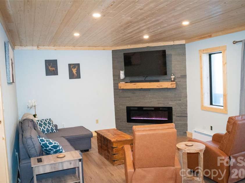 104 Sugar Ski Drive, Banner Elk, NC 28604.  MLS# CAR4382624, YatesRealty ID 22073. 