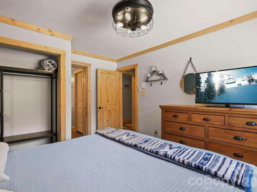 104 Sugar Ski Drive, Banner Elk, NC 28604.  MLS# CAR4382624, YatesRealty ID 22073. 