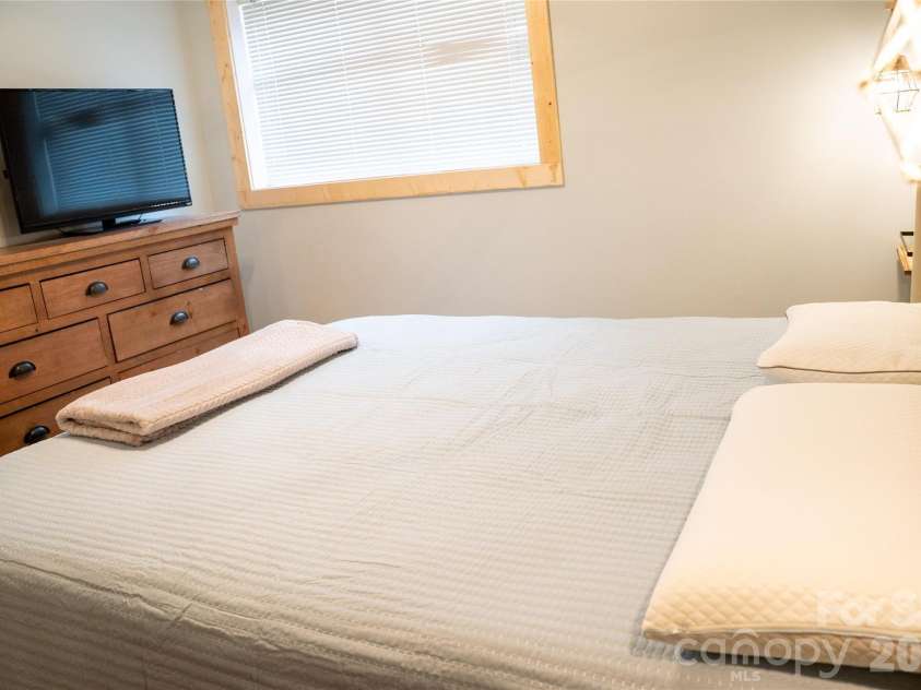 104 Sugar Ski Drive, Banner Elk, NC 28604.  MLS# CAR4382624, YatesRealty ID 22073. 