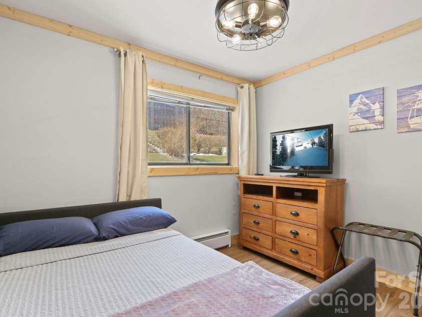 104 Sugar Ski Drive, Banner Elk, NC 28604.  MLS# CAR4382624, YatesRealty ID 22073. 