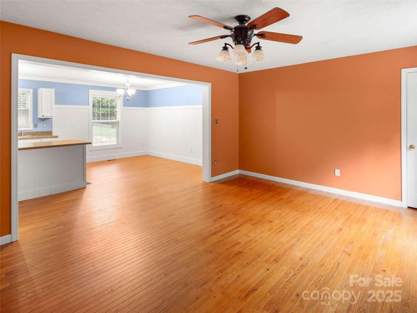 135 New Rockwood Road, Arden, NC 28704.  MLS# CAR4258222, YatesRealty ID 22073. 