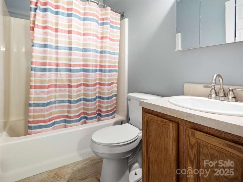 135 New Rockwood Road, Arden, NC 28704.  MLS# CAR4258222, YatesRealty ID 22073. 