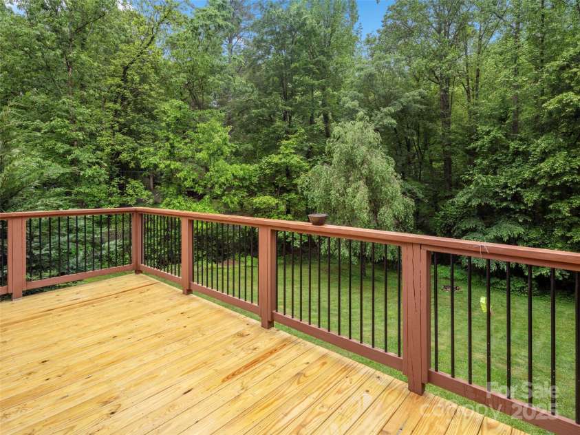 135 New Rockwood Road, Arden, NC 28704.  MLS# CAR4258222, YatesRealty ID 22073. 