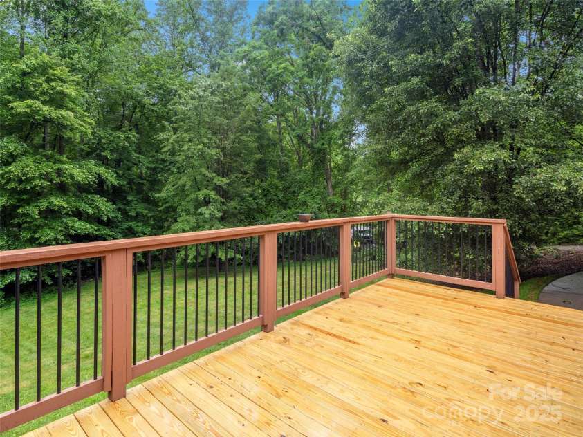 135 New Rockwood Road, Arden, NC 28704.  MLS# CAR4258222, YatesRealty ID 22073. 