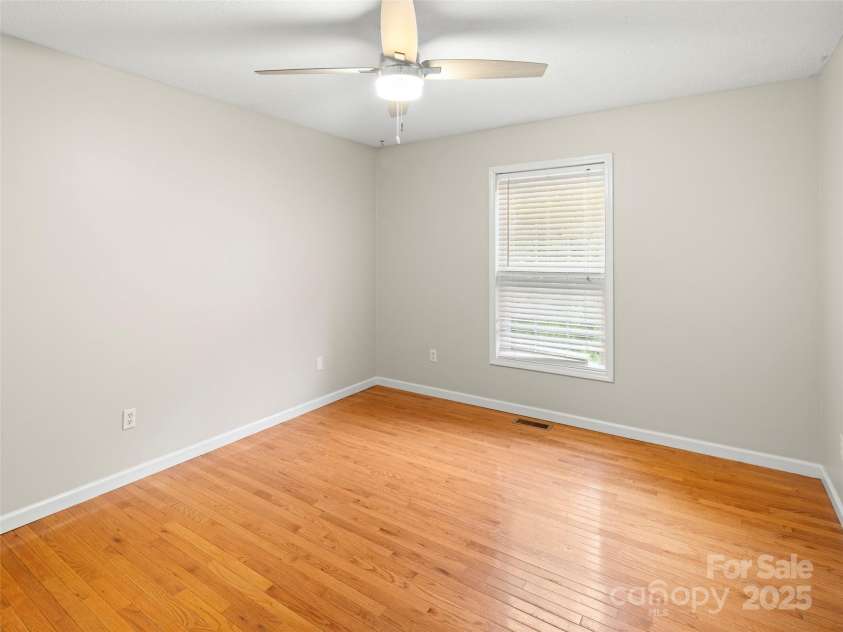 135 New Rockwood Road, Arden, NC 28704.  MLS# CAR4258222, YatesRealty ID 22073. 