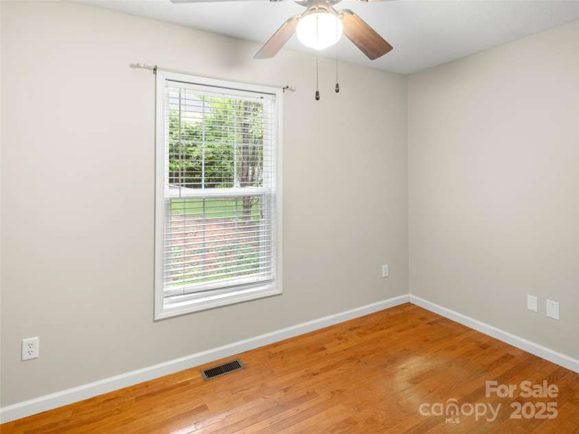 135 New Rockwood Road, Arden, NC 28704.  MLS# CAR4258222, YatesRealty ID 22073. 