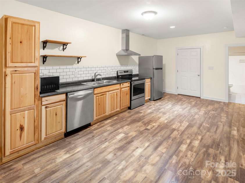 135 New Rockwood Road, Arden, NC 28704.  MLS# CAR4258222, YatesRealty ID 22073. 