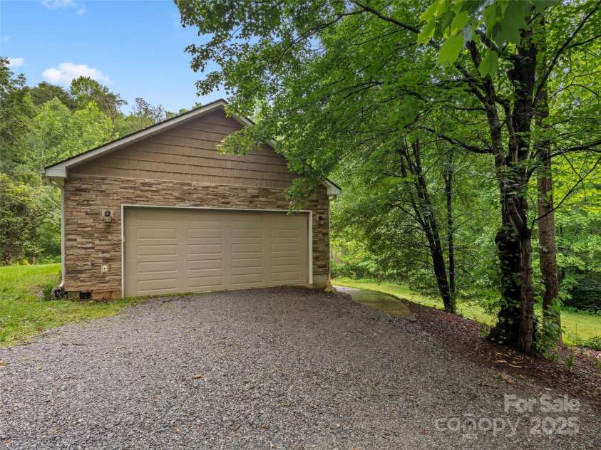 135 New Rockwood Road, Arden, NC 28704.  MLS# CAR4258222, YatesRealty ID 22073. 