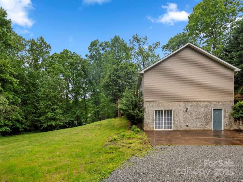 135 New Rockwood Road, Arden, NC 28704.  MLS# CAR4258222, YatesRealty ID 22073. 