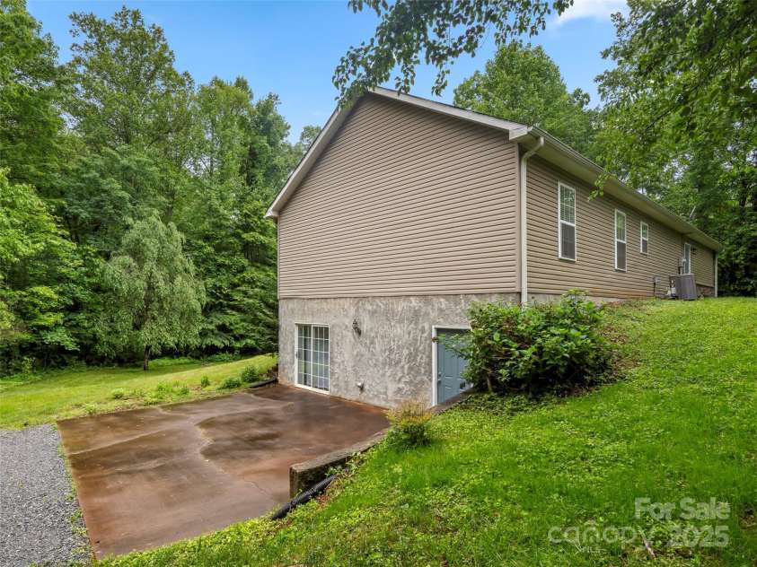 135 New Rockwood Road, Arden, NC 28704.  MLS# CAR4258222, YatesRealty ID 22073. 